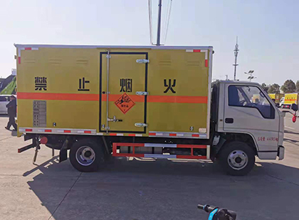 屯城镇爆破器材运输车技术升级与安全合规新趋势